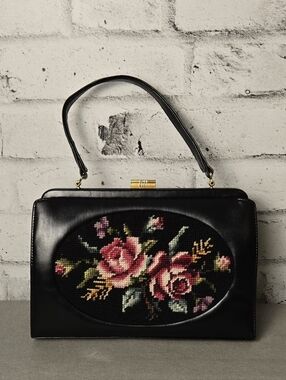 Vintage Needlepoint Rose Handbag Black Frame Kiss Lock Floral Purse